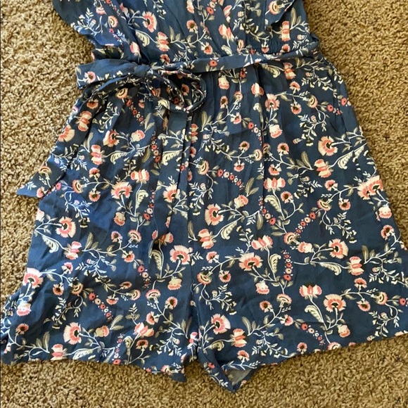 Floral romper with ribbon belt - Picture 3 of 3